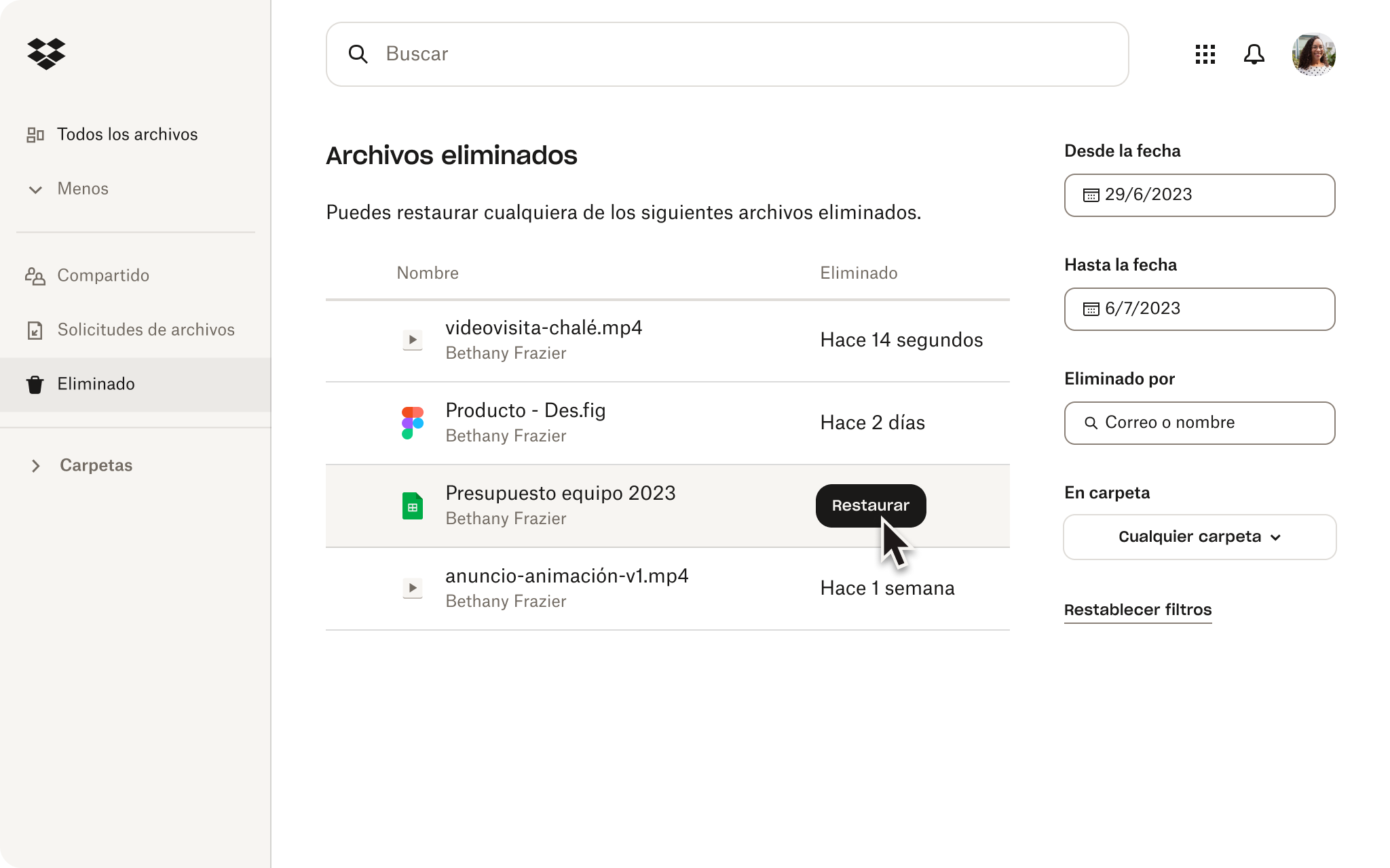La sección Archivos eliminados de una cuenta de Dropbox muestra los nombres de los archivos, cuándo se eliminaron y una opción para restaurarlos.