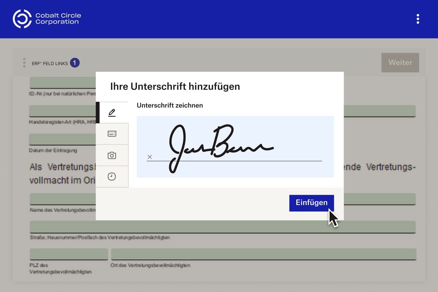 Eine Person fügt die elektronische Signatur in ein Dokument ein