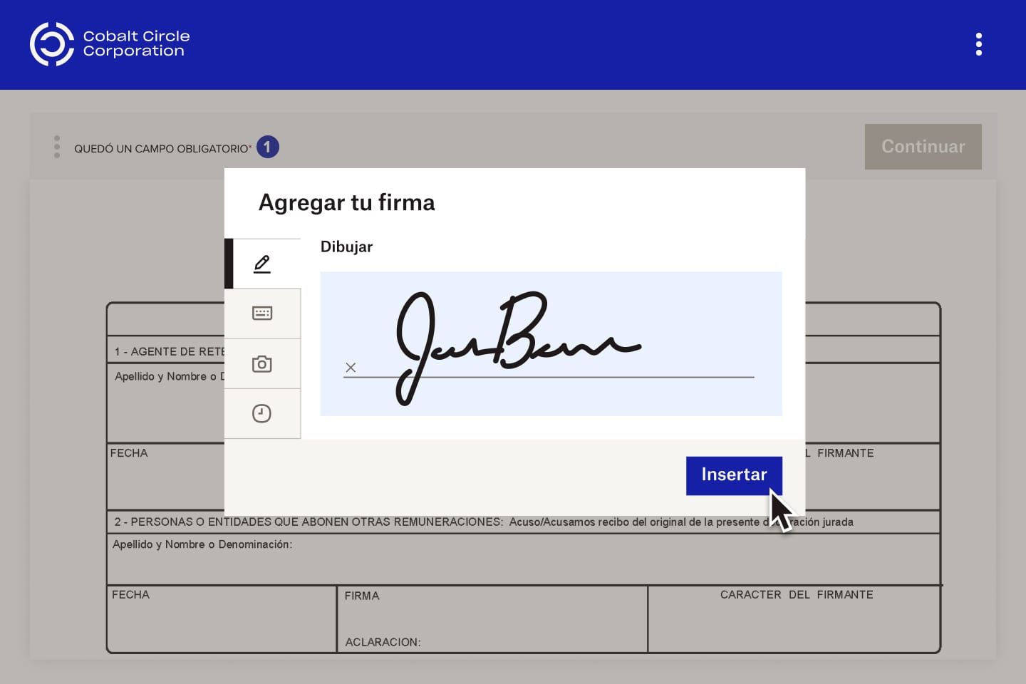 Alguien inserta su firma electrónica en un documento